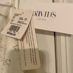 NWT DAVID’S BRIDAL WEDDING GOWN!!! (24 W)